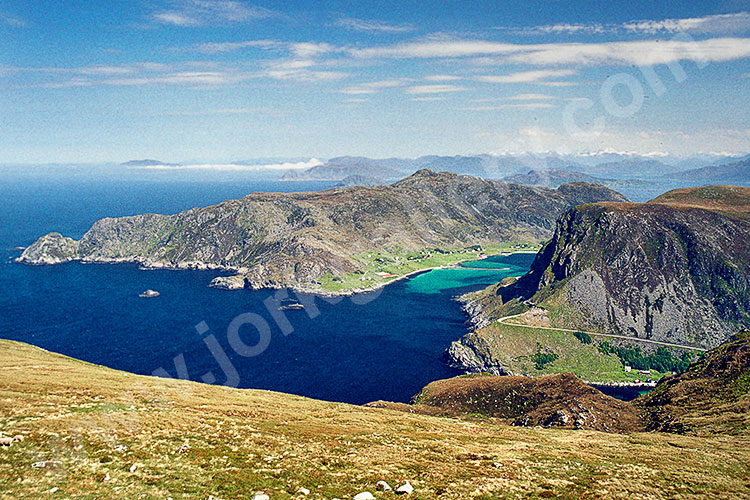 Norwegen, Vestland, Vestland,Nordfjord, Am Westkap mit Blick zur Bucht bei Honningsvag