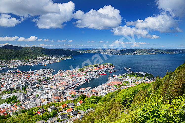 Norwegen, Vestland, Vestland,Midthordland, Blick vom Aussichtsberg Floyen (320 m) auf das Stadtzentrum von Bergen