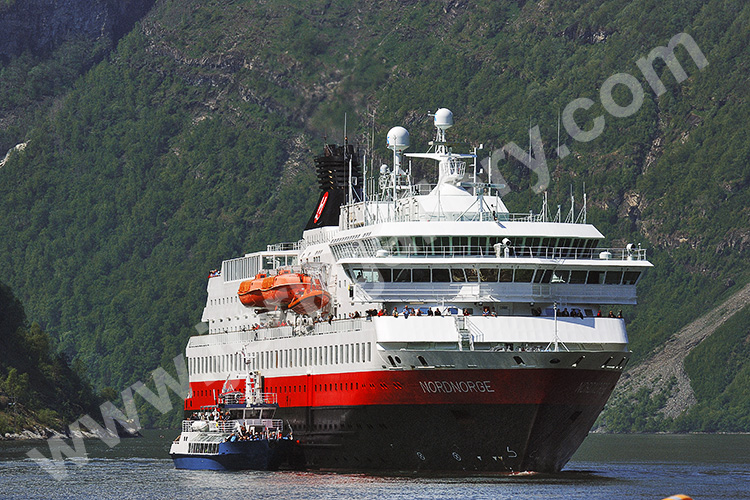 Norwegen, More Og Romsdal, More Og Romsdal, Hurtigruten-Schiff MS Nordnorge im Geirangerfjord