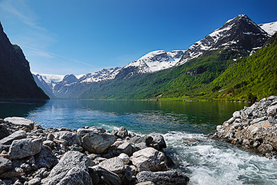 Norwegen, Vestland, Vestland,Nordfjord, Der hintere Teil des Oldevatnet mit Blick zum Jostedalsbreen