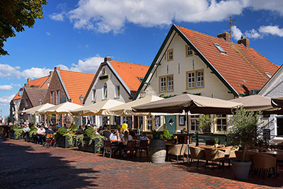 Deutschland, Niedersachsen, Nordseeküste,Ostfriesland, Restaurants Am Markt