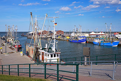 Deutschland, Niedersachsen, Nordseeküste,Ostfriesland, Hafen am Dornumersiel