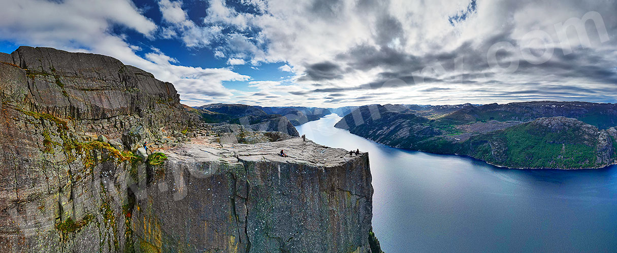 Norwegen, Rogaland, Rogaland,Ryfylke, Preikestolen mit Blick auf den Lysefjord