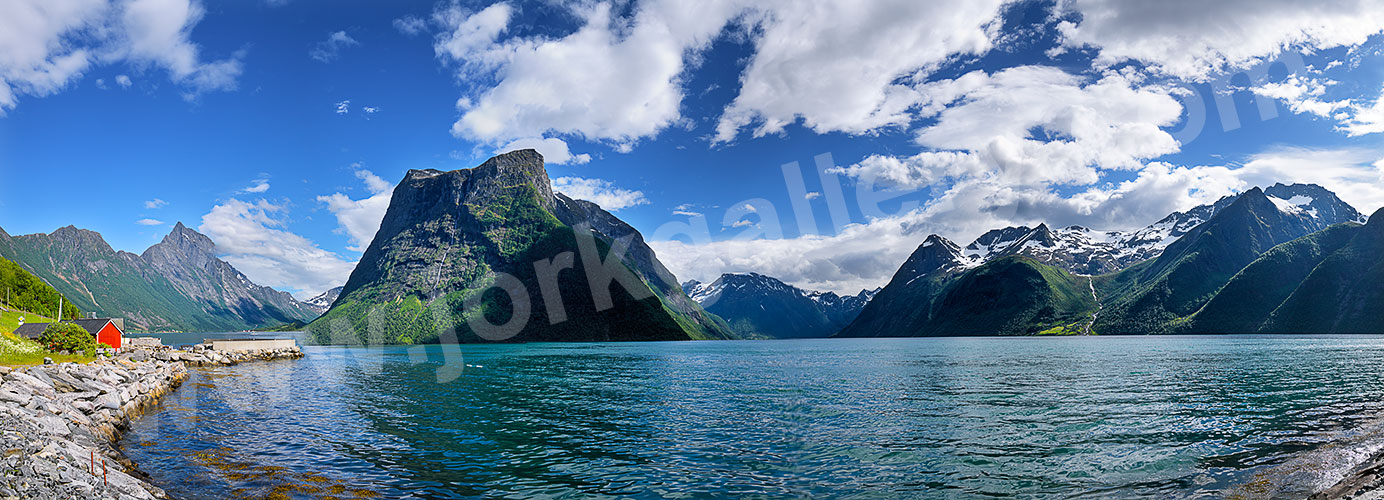 Norwegen, More og Romsdal, More og Romsdal,Sunnmore, Blick von Lekneset auf die Berggipfel der Sunnmore-Alpen am Norangsfjord und Hjorundsfjord