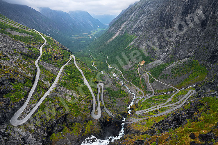 Norwegen, More og Romsdal, More og Romsdal,Romsdal, Blick vom Trollstigen in das Gebirgstal Isterdalen