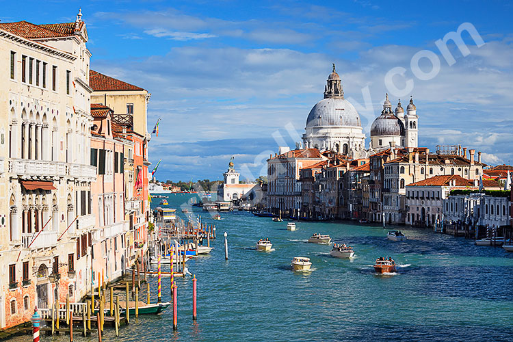 Italien, Veneto, Lagune von Venedig,Venedig, Kirche Santa Maria della Salute an der Einfahrt zum Granal Grande