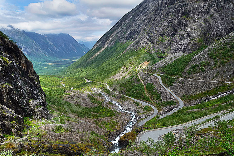 Norwegen, More og Romsdal, More og Romsdal,Romsdal, Blick vom Trollstigen in das Gebirgstal Isterdalen