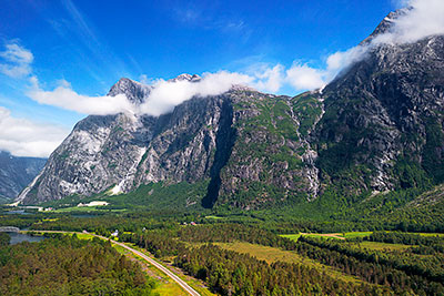 Norwegen, More og Romsdal, More og Romsdal,Romsdal, Romsdalshorn im Gebirgstal Romsdalen