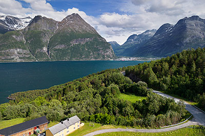 Norwegen, More og Romsdal, More og Romsdal,Nordmore, Bergmassive am Ostufer des Sunndalsfjords mit Blick in das Sunndalen