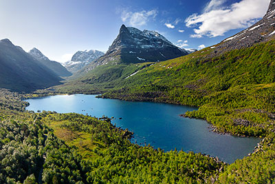 Fotogalerie Norwegen, More og Romsdal, More og Romsdal,Trollheimen, Am Innerdalsvatna mit dem Matterhorn Norwegens, dem Innerdalstarnet (1452 m) im Hintergrund