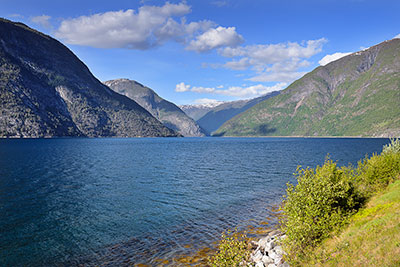 Norwegen, Vestland, Vestland,Sognefjord, Berglandschaft am Ardalsfjord entlang der Straße Fv 53