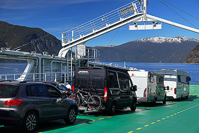 Norwegen, Vestland, Vestland,Sognefjord, Auf der Autofähre über den Laerdalsfjord von Fodnes nach Manheller