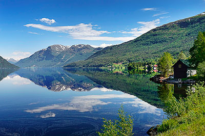 Norwegen, Vestland, Vestland,Nordfjord, Wasserspiegelung am Hornindalsvatnet